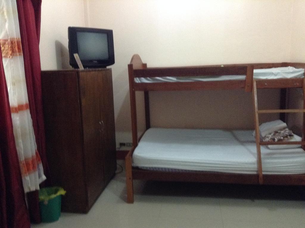 Tia Mers Guest House Puerto Princesa Dış mekan fotoğraf